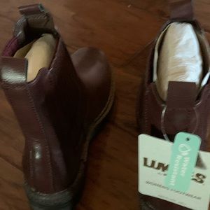 Ladies cognac  muk luks ankle boots. New with tags. Size 6
